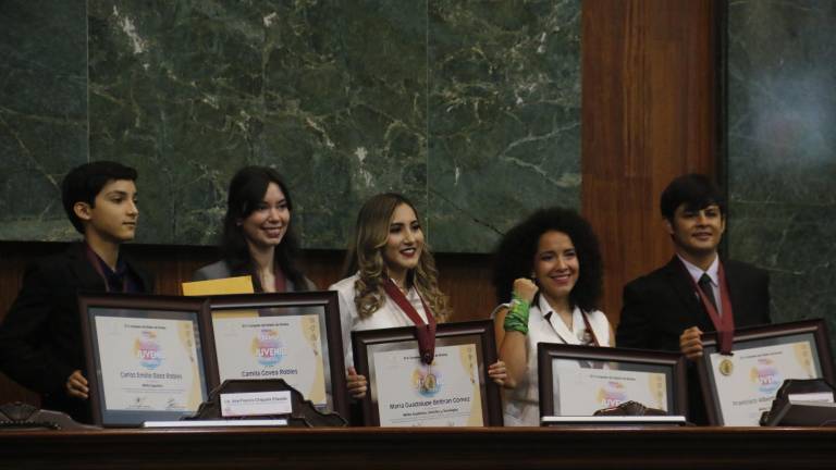 Carlos Emilio Báez, Camila Govea Robles, María Guadalupe Beltrán, Eunice Andrea Aguirre y Francisco Ibarra Fong.