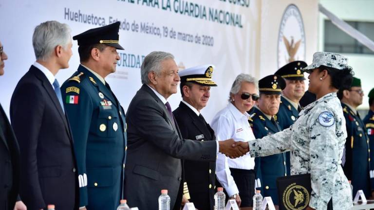 Andrés Manuel López Obrador aseguró que los 140 mil elementos que conforman la Guardia Nacional mantendrán sus salarios, prestaciones y ascensos.