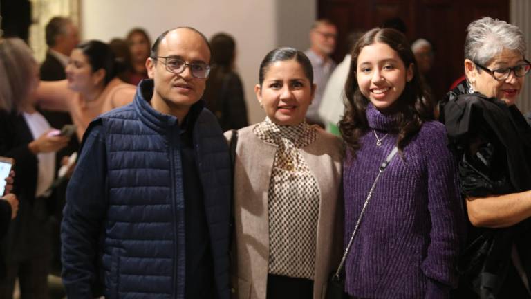 Recibe David Toscana el Premio Mazatlán de Literatura 2023 en el TAP