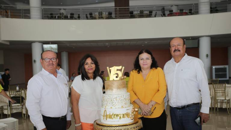 Trabajadores del Centro de Convenciones celebraron con un convivio.