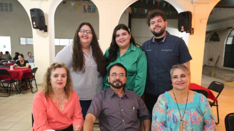 Asisten a cena y apoyan al Seminario de Mazatlán