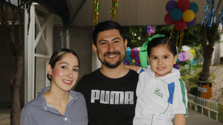 Disfrutan estudiantes del Instituto Senda un feliz regreso a clases