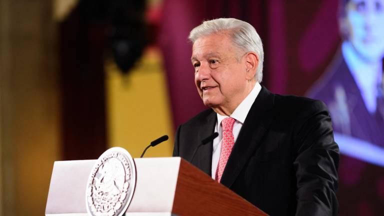 El Presidente Andrés Manuel López Obrador es sancionado por sus declaraciones durante su conferencia matutina.