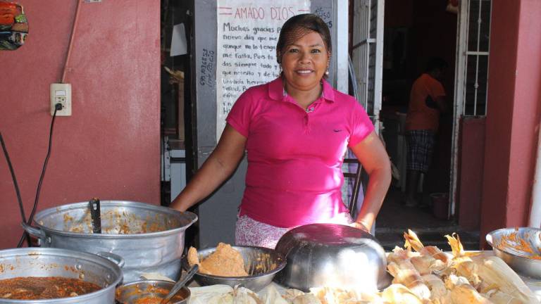 ’Marichu’ se siente orgullosa de que la llamen ‘tamalera’, pues su labor le ha traído grandes satisfacciones.