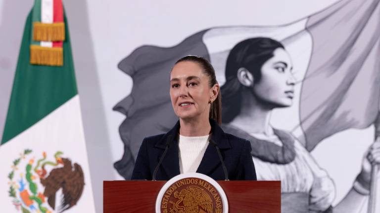 La Presidenta de México Claudia Sheinbaum Pardo afirma despidos o disminución de salarios para crear la Secretaría de las Mujeres.