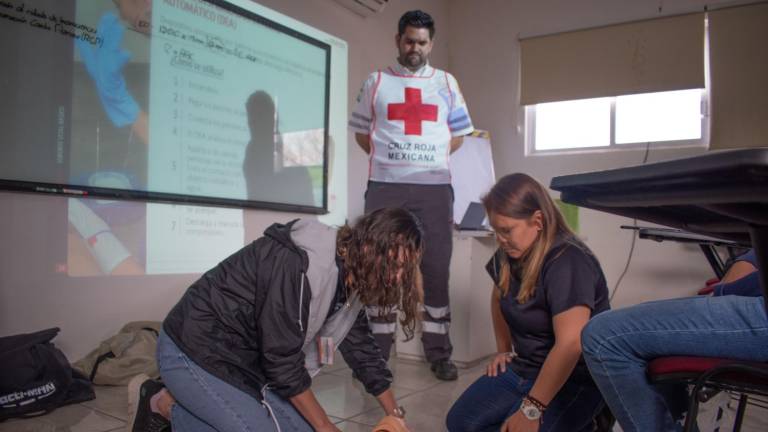 Brinda Cruz Roja Mazatlán capacitación de primeros auxilios