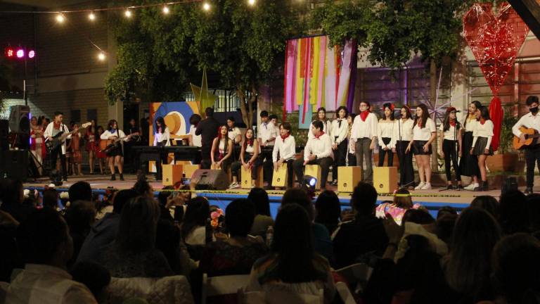 Disfruta la Escuela Activa Integral una divertida noche mexicana