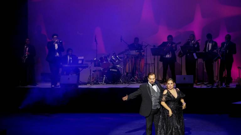 El tenor Ricardo Rodríguez y la mezzosoprano Oralia Castro participan en la obra.