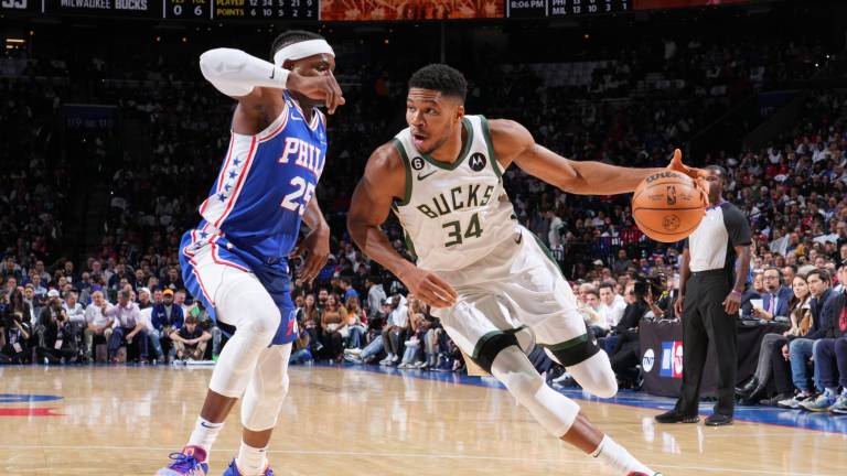 Bucks ganan por 90-88.