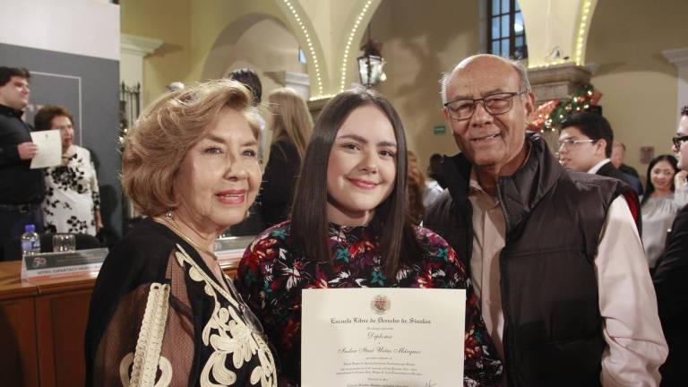 Reconoce la Escuela Libre de Derecho de Sinaloa a sus mejores estudiantes