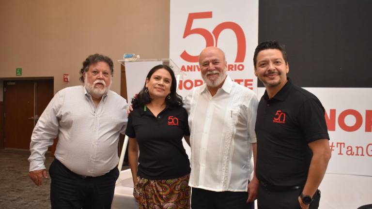 Felicitan colaboradores a Noroeste por sus 50 años