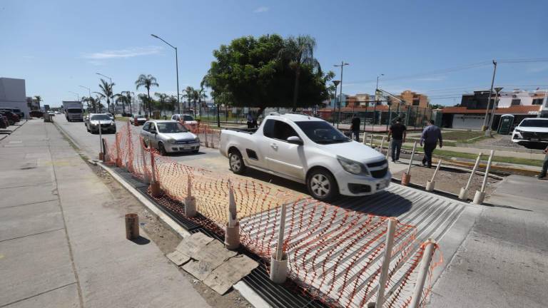 En la zona de Real del Valle se construye un paso peatonal seguro.