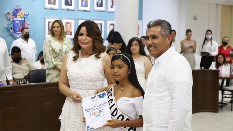 El nuevo Cabildo Infantil 2022 ejerce su puesto y recibe reconocimientos