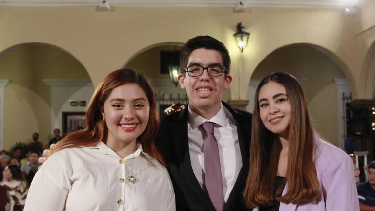 Reconoce la Escuela Libre de Derecho de Sinaloa a sus mejores estudiantes