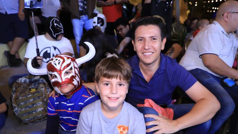 Festejan a los niños en su día con función de Lucha Libre