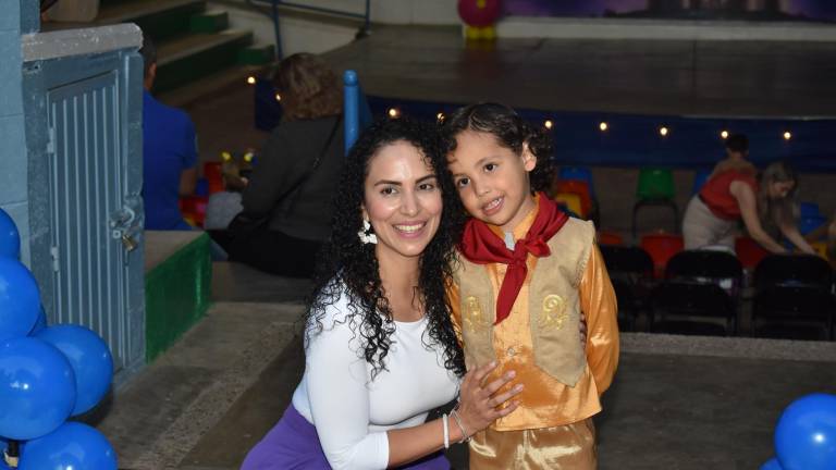 Con música y baile, alumnos del Instituto Senda reciben a la Primavera