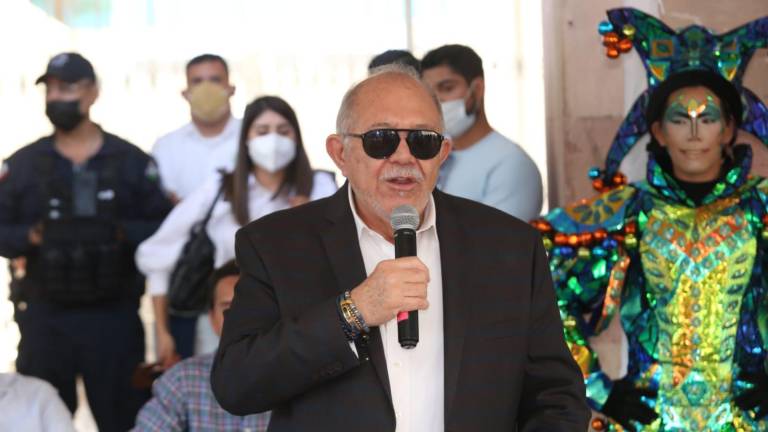 Se presentan candidatas y candidatos a reinados del Carnaval; ‘El Químico’ les pide no desmoralizarse si no hay fiesta