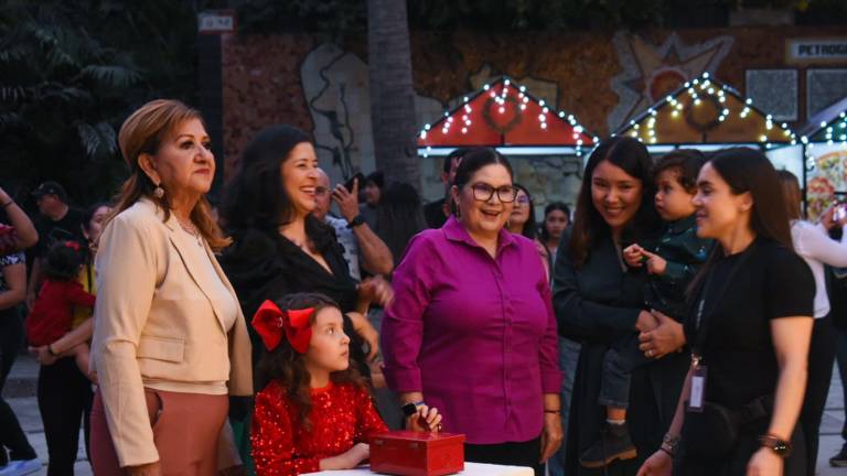 Disfrutan del comienzo de la Navidad en el Jardín Botánico