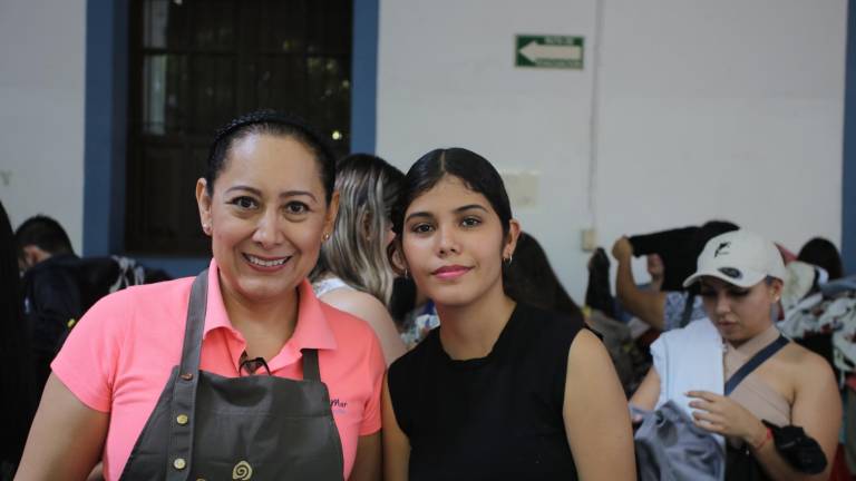 Evelin Mata y Victoria Varela.