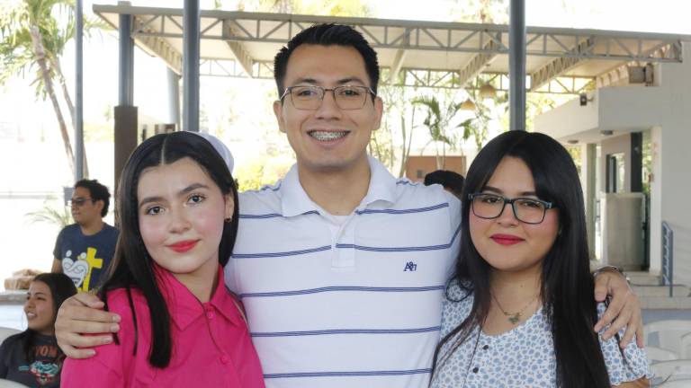 Viven los jóvenes un encuentro con Jesús