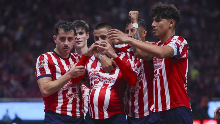 Roberto “El Piojo” Alvarado marcó el primero para Chivas.