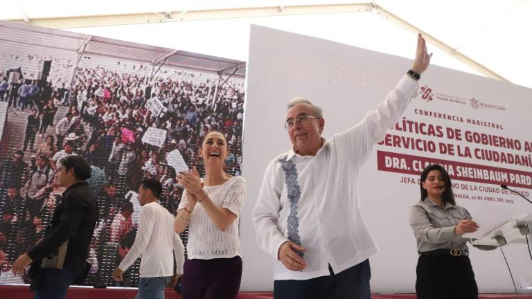 Rubén Rocha Moya estuvo este domingo en la conferencia que impartió Claudia Sheinbaum en Mazatlán.