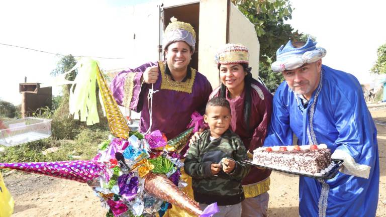 Arturo recibió muchos presentes para festejar su cumpleaños.