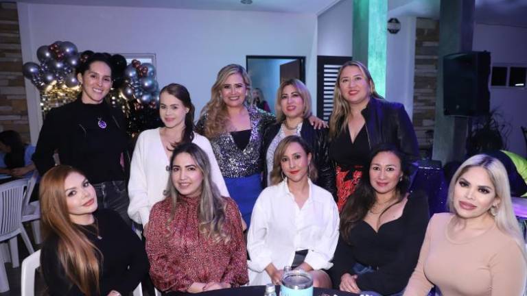 Brianda Peraza estuvo de manteles largos al celebrar su cumpleaños. La acompañaron sus amigas Gris Arámburo, Yajaira Sillas, Brianda, Nadia Peinado, Frambel Lizárraga, Irma Peraza, Paola Peraza, María José Wong, Rosita Hernández y Andrea Velázquez.