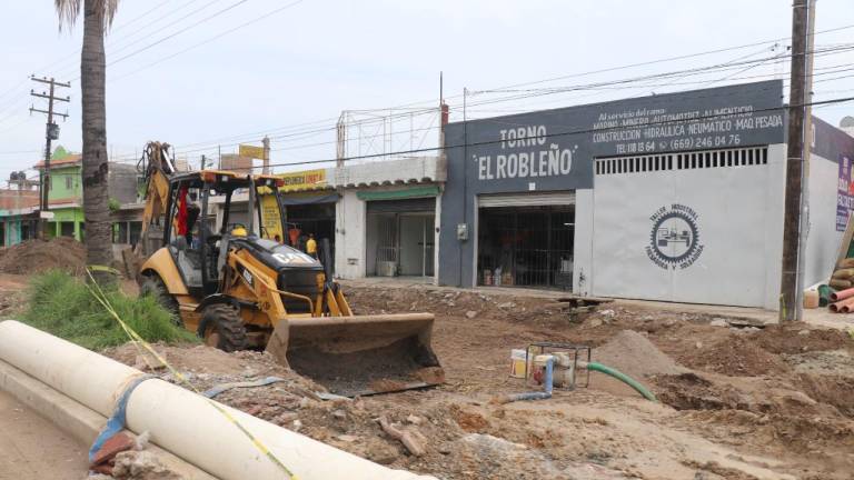 Al caer la noche, los trabajos ya no pueden continuar por el robo de materiales y otras accesorios.