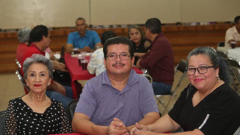 Asisten a cena y apoyan al Seminario de Mazatlán