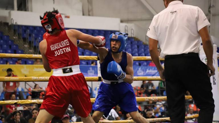 Jorge Nieblas en su combate ante Justin Bazán representante de Aguascalientes.