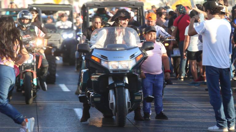 Disfrutan ‘bikers’ del malecón porteño