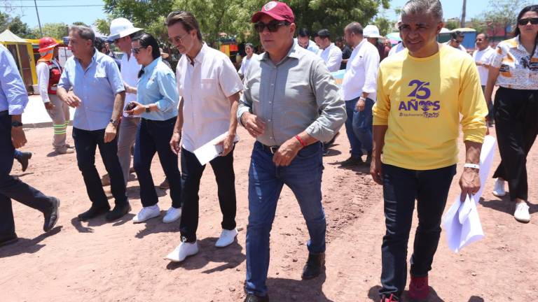 El presidente de Fundación Teletón, Fernando Landeros, y el Alcalde Édgar González supervisan la construcción del CRIT Teletón Mazatlán.