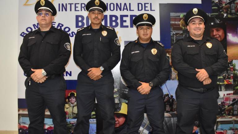 Celebran bomberos su día con reconocimientos y ascensos