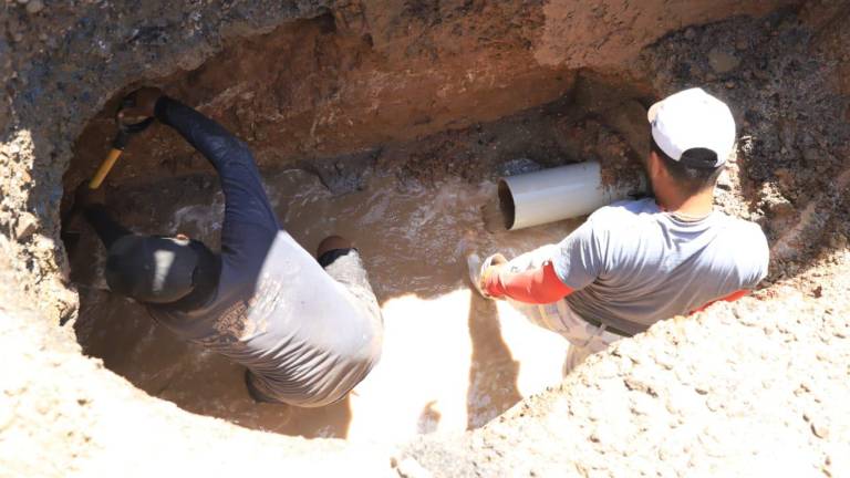 Perforación para el Paso Superior Múnich provoca fuga de agua en Mazatlán