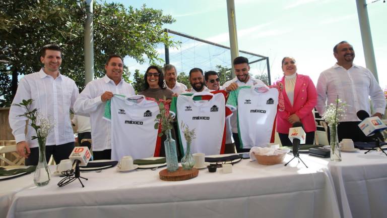 Durante la conferencia de prensa donde se anunció el Mundial de taekwondo escolar se presentaron las playeras de México.