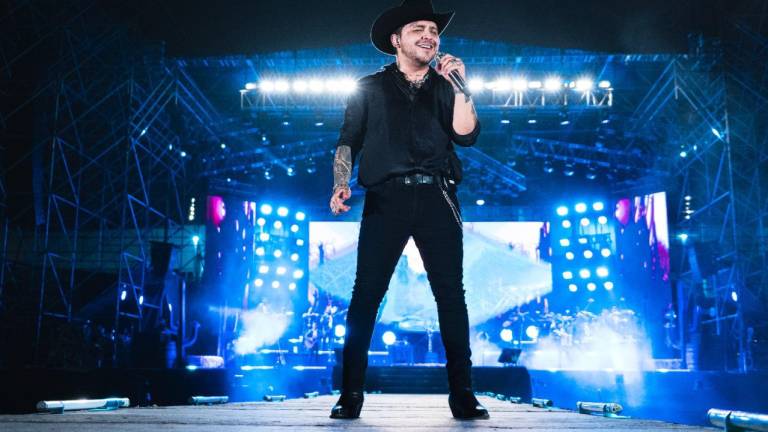 Disfrutan del primer concierto de Christian Nodal en Mazatlán