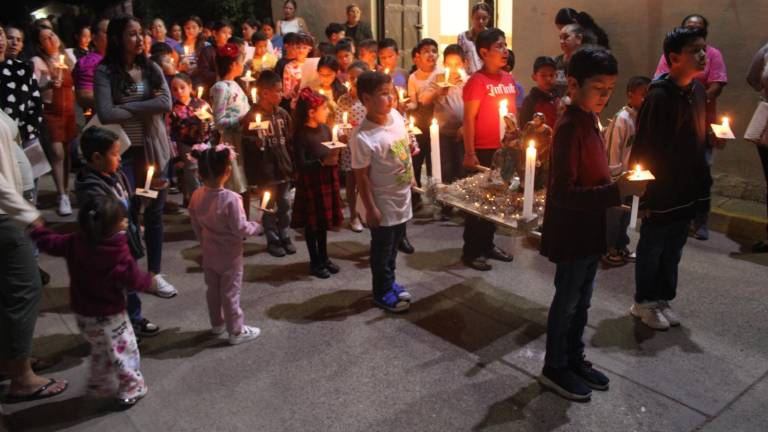 En barrios y capillas de Rosario se pusieron en marcha las tradicionales posadas.