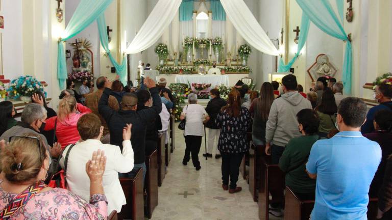 Sin miedo a la pandemia del Covid, la devoción por la Virgen de La Candelaria aglomera a cientos de feligreses en Quilá