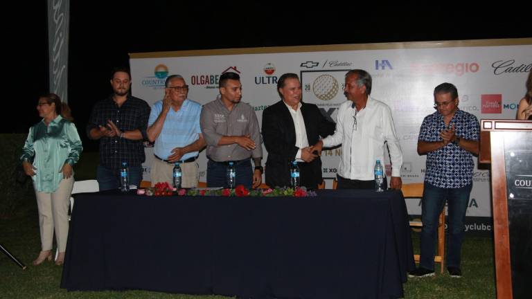 Directivos y autoridades acudieron a la ceremonia de inicio del Torneo de Golf.