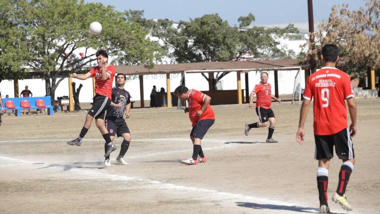 Naval FC sigue en ascenso en Futbol Intermédicos