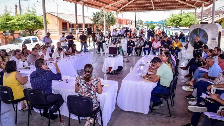 En el cobertizo de El Habal sesión el Cabildo de Mazatlán.