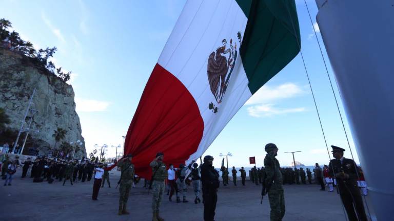 La ceremonia cívico militar fue celebrado en la Glorieta General Rodolfo Sánchez Taboada