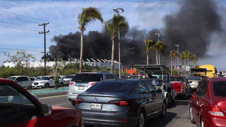 Se registra fuerte incendio en Mazatlán