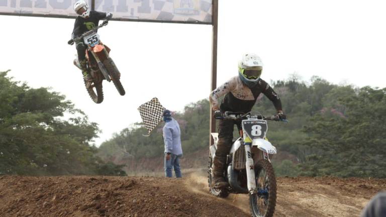 Germán Canales, de Zacatecas, es el ganador de la carrera 250cc MX2B.