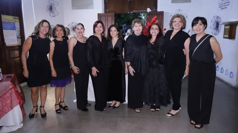 Las integrantes del Patronato del Orfanatorio de Mazatlán conocida como Casa del Mar, fueron las anfitrionas en la velada.