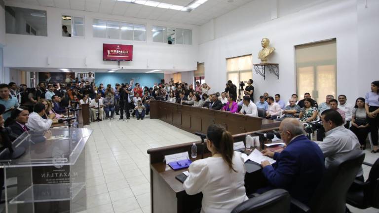 Sesión de Cabildo en Mazatlán.