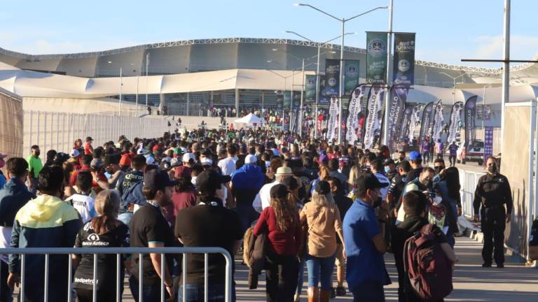 Viven la efervescencia del futbol en el Kraken para el juego entre Cañoneros y Águilas