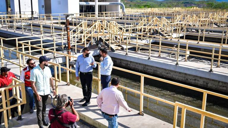 El Alcalde Édgar González visitó las plantas de tratamiento de aguas residuales Cerritos y Norponiente.