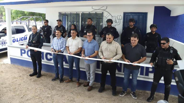 Inauguración de la caseta de vigilancia en el Infonavit Conchi, en Mazatlán.